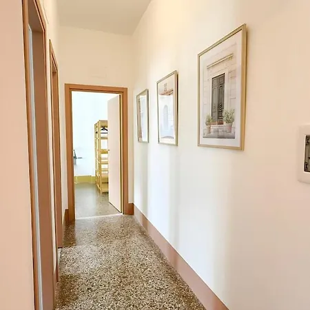 Apartment Stylish Balcony, Ac,aqueduct View