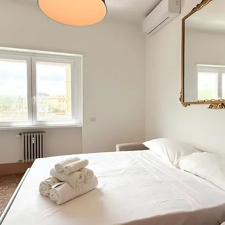 Stylish Balcony, Ac,aqueduct View Apartment Rome