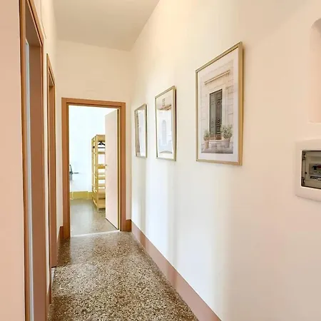 Stylish Balcony, Ac,aqueduct View Daire *