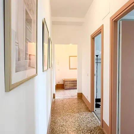 Apartment Stylish Balcony, Ac,aqueduct View *
