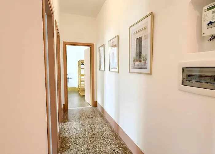 Апартаменты Stylish Balcony, Ac,aqueduct View